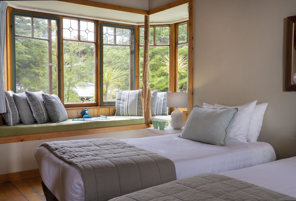 Awaroa Lodge 16/50