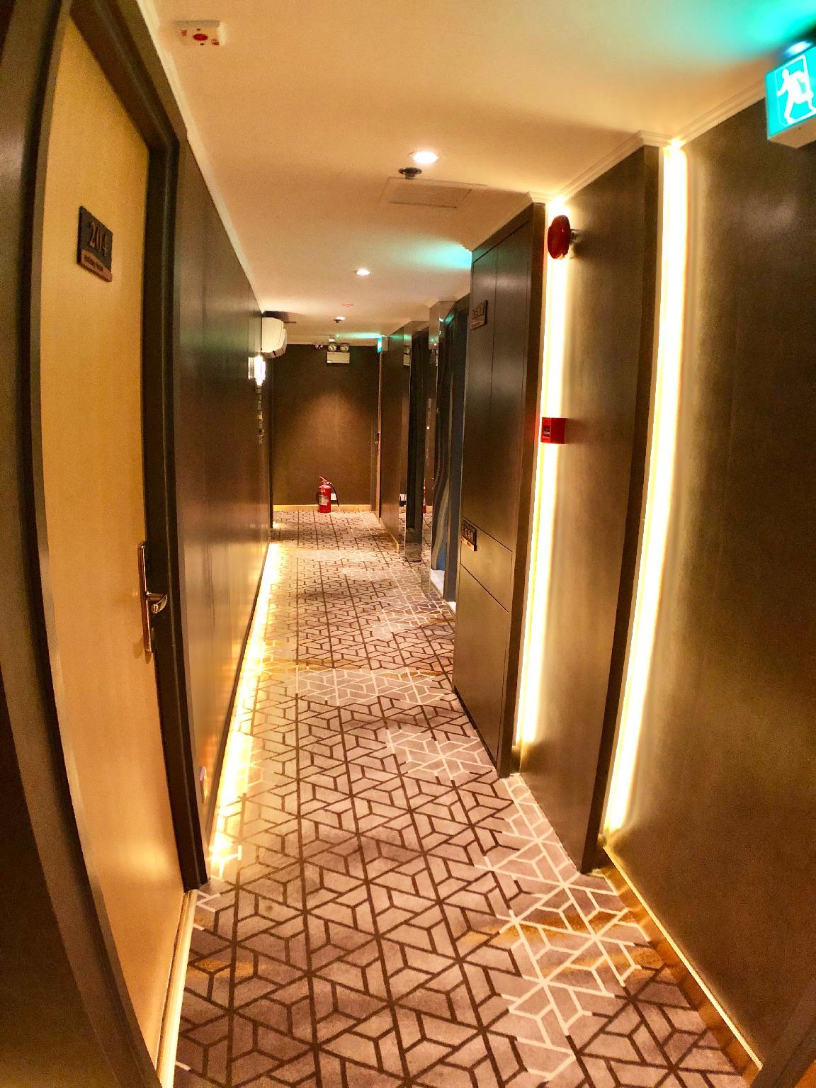 Holiday Hotel 26/37