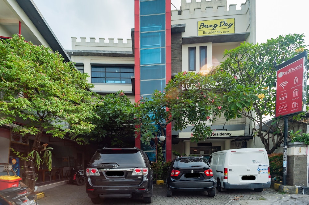Reddoorz Plus Near Universitas Indonesia 43/50