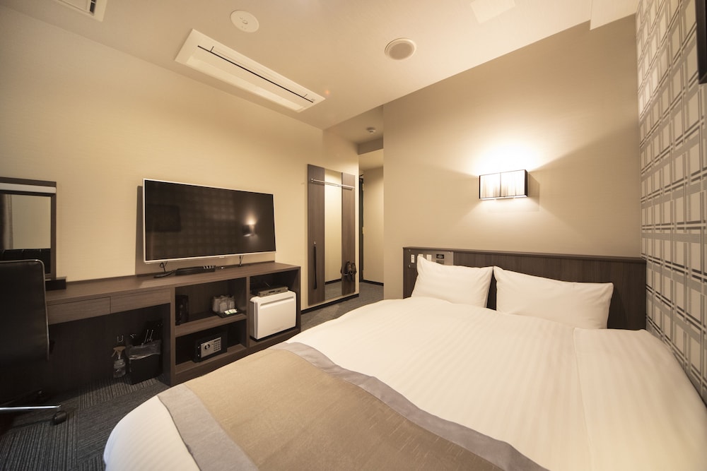 ROOM, DOUBLE BED