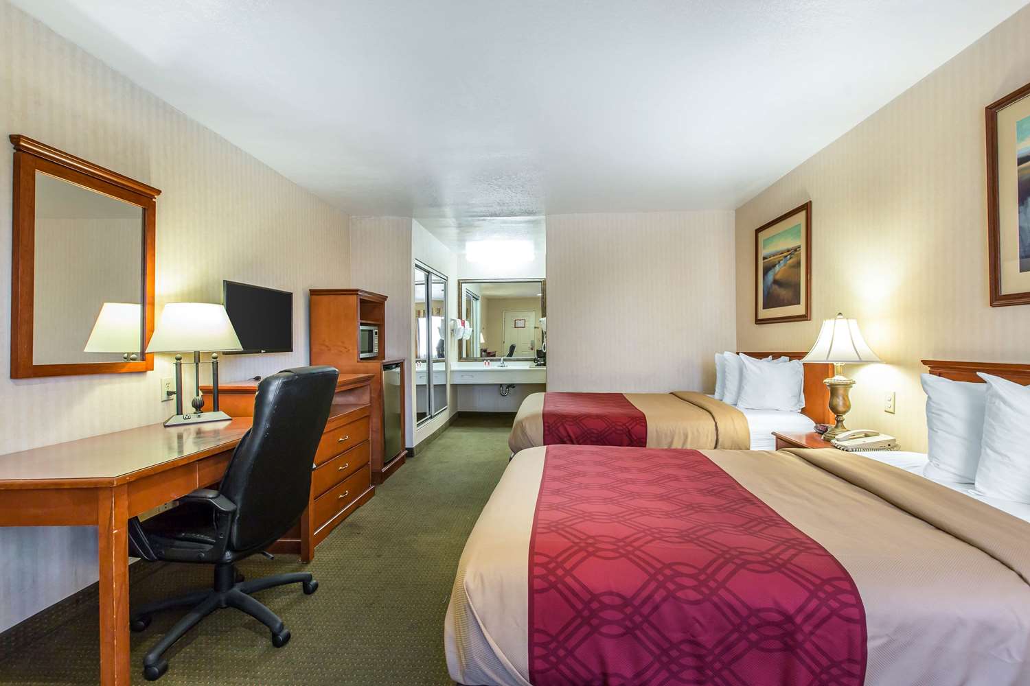 غرفة بسريرين مزدوجين للمدخنين، Econo Lodge Inn & Suites Riverside Corona 2/2