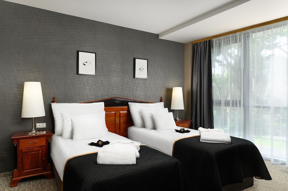 Divinus Hotel 18/71