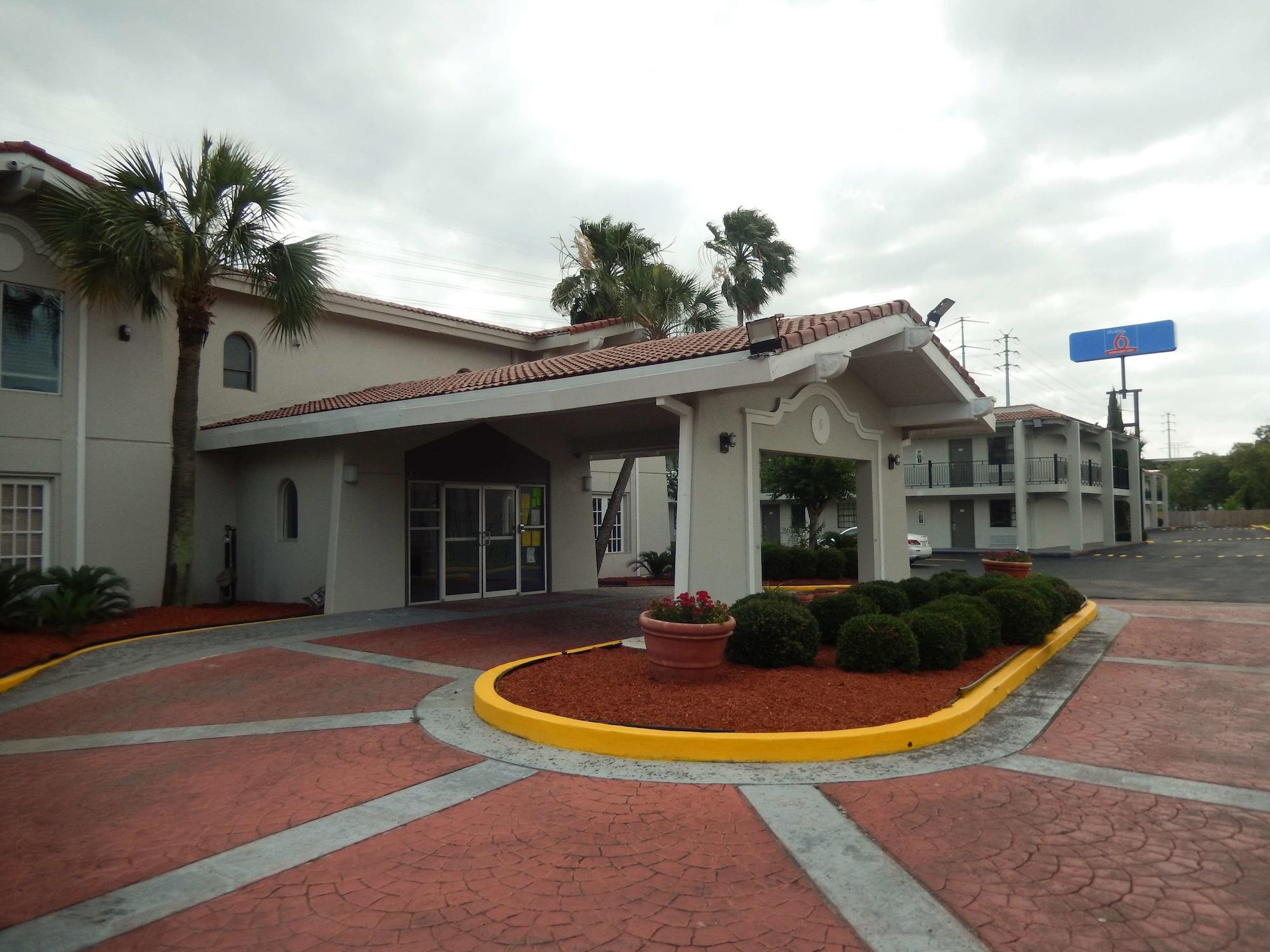 Studio 6 Houston TX Intercontinental Airport South 20/23