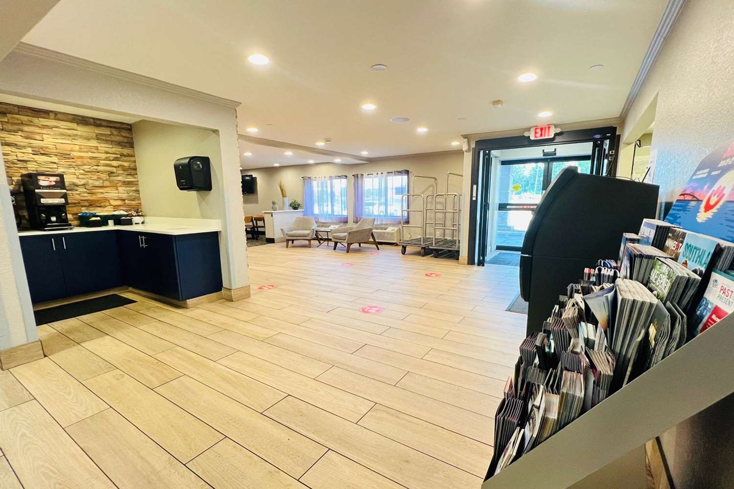 AmericInn by Wyndham Glendale/Milwaukee 24/28