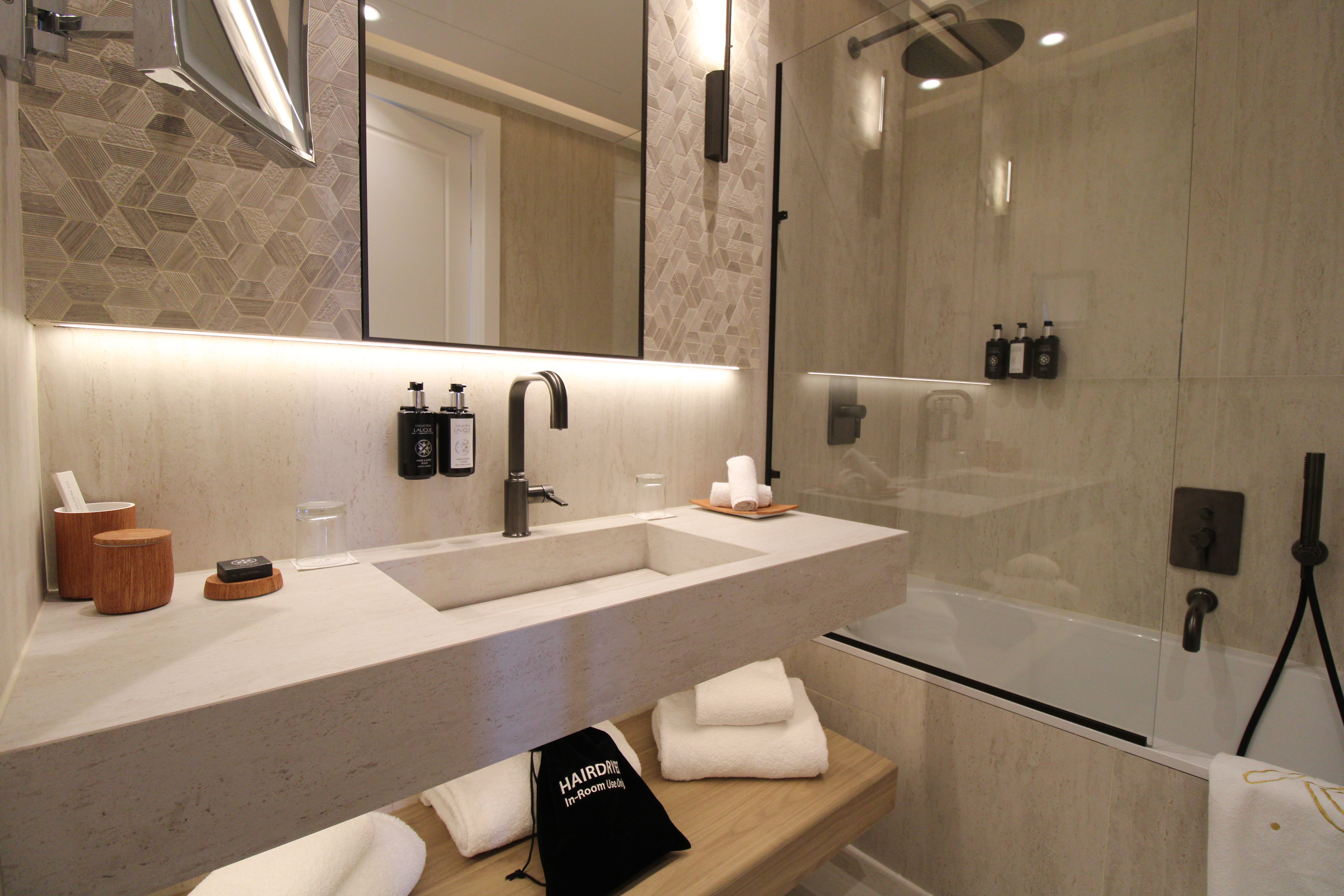 Prestige, Bay View, Balcony