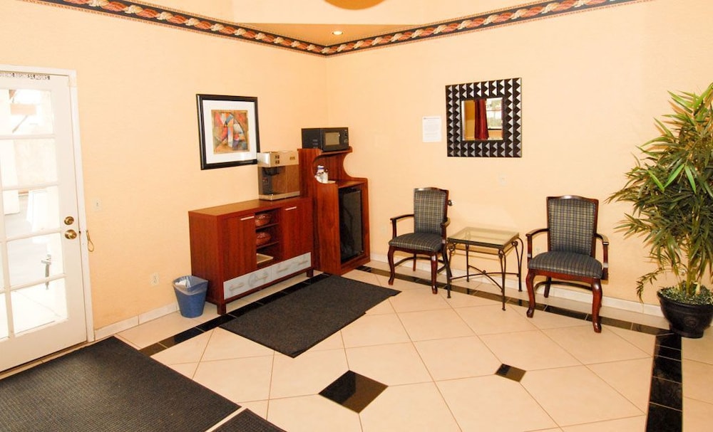 Regency Inn And Suites 16/27