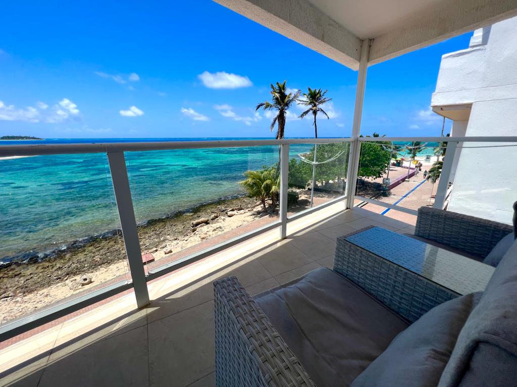 Caribbean Island Hotel 12/20