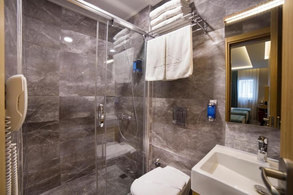 Deluxe, 1 Double and 1 Single Bed, The Meretto Hotel Laleli 3/3
