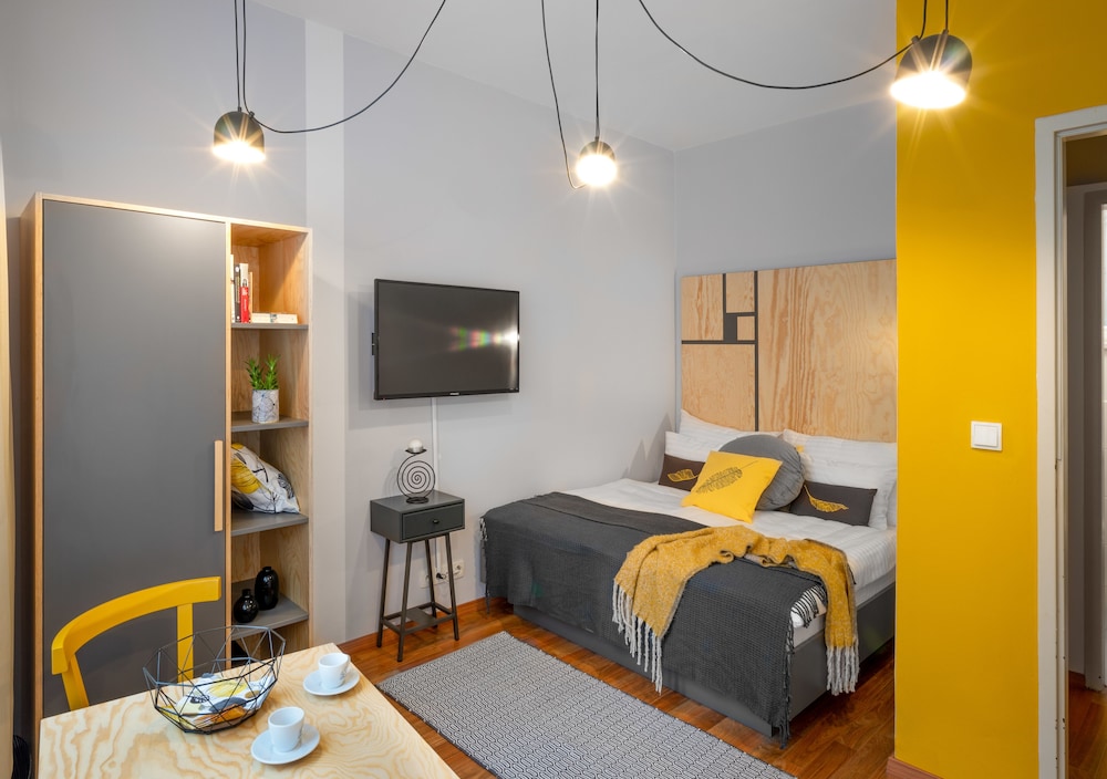 City Leaf Apartments by Adrez Living 6/20
