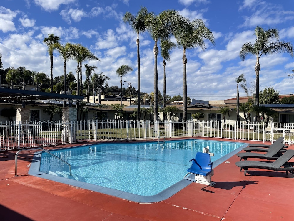 Fallbrook Country Inn 39/65