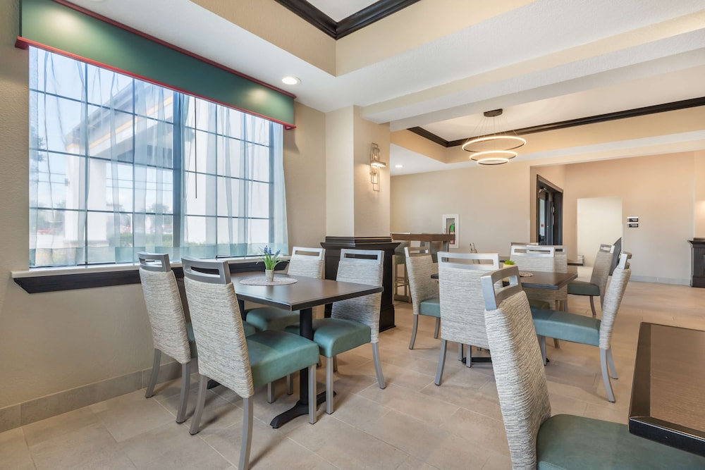 Best Western Prime Inn & Suites 21/29