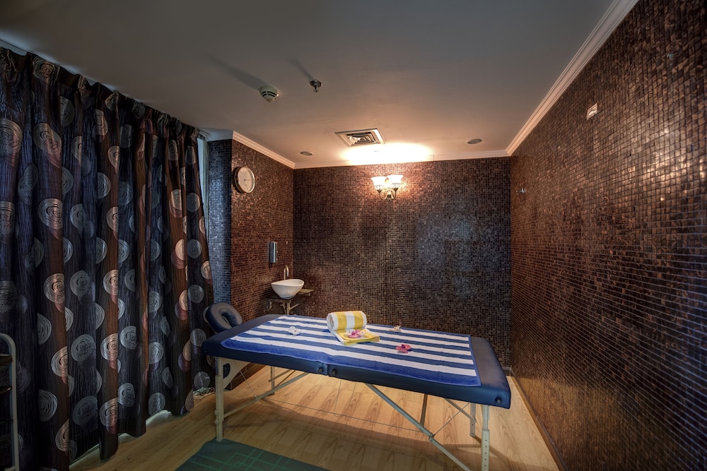 swimming pool spa
