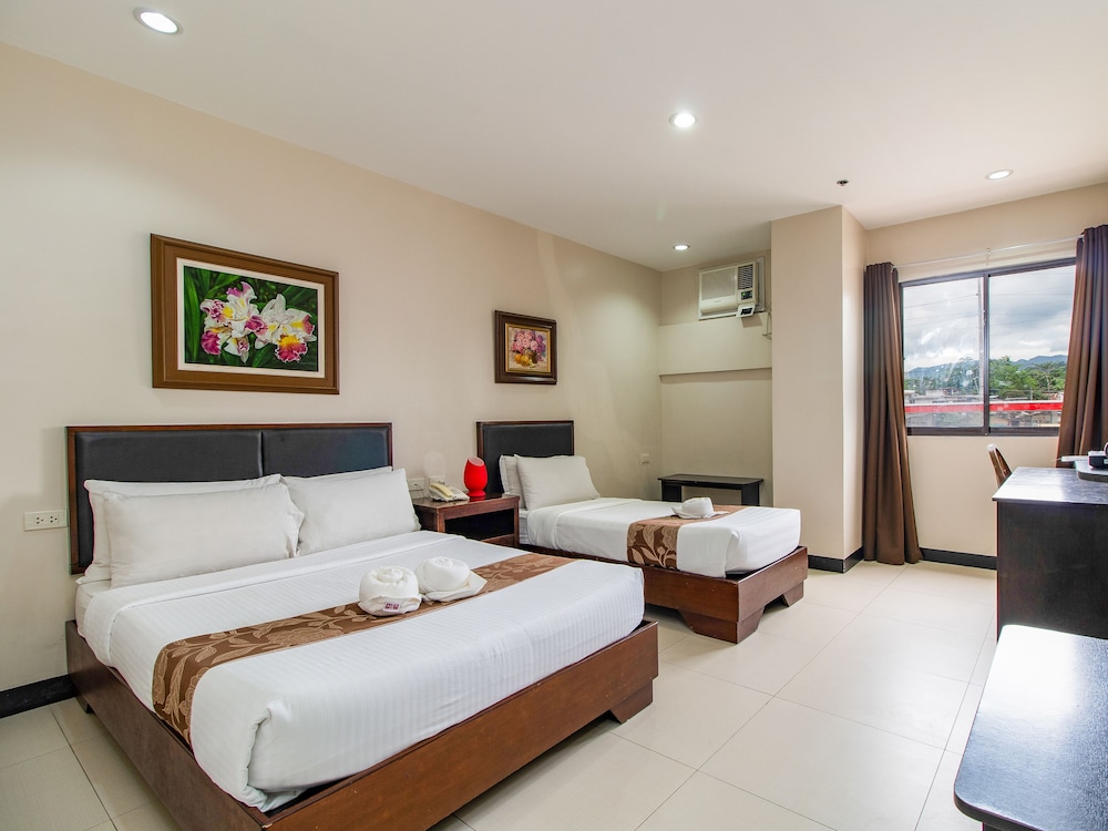Main Hotel And Suites 27/67
