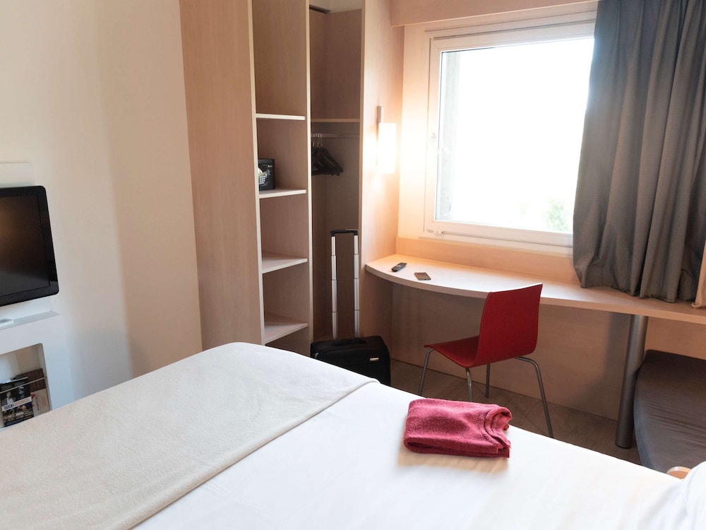 Ibis Pilar 15/63