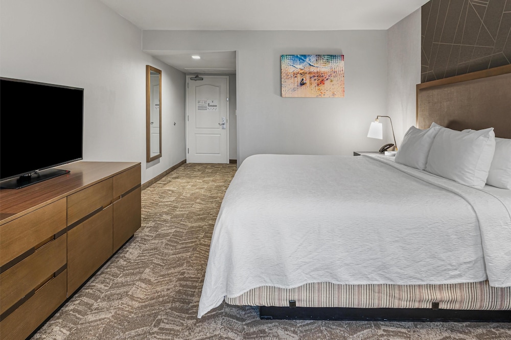 Best Western Valencia/Six Flags Inn & Suites 26/59