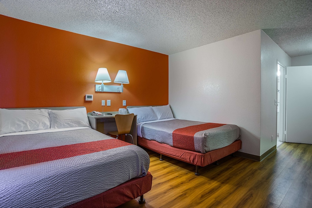 Motel6 Tucson, AZ - North 24/53
