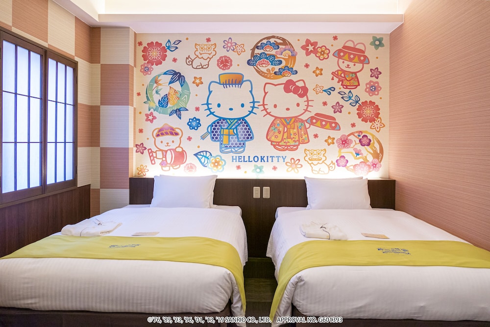 Hello Kitty, Deluxe, Twin Beds