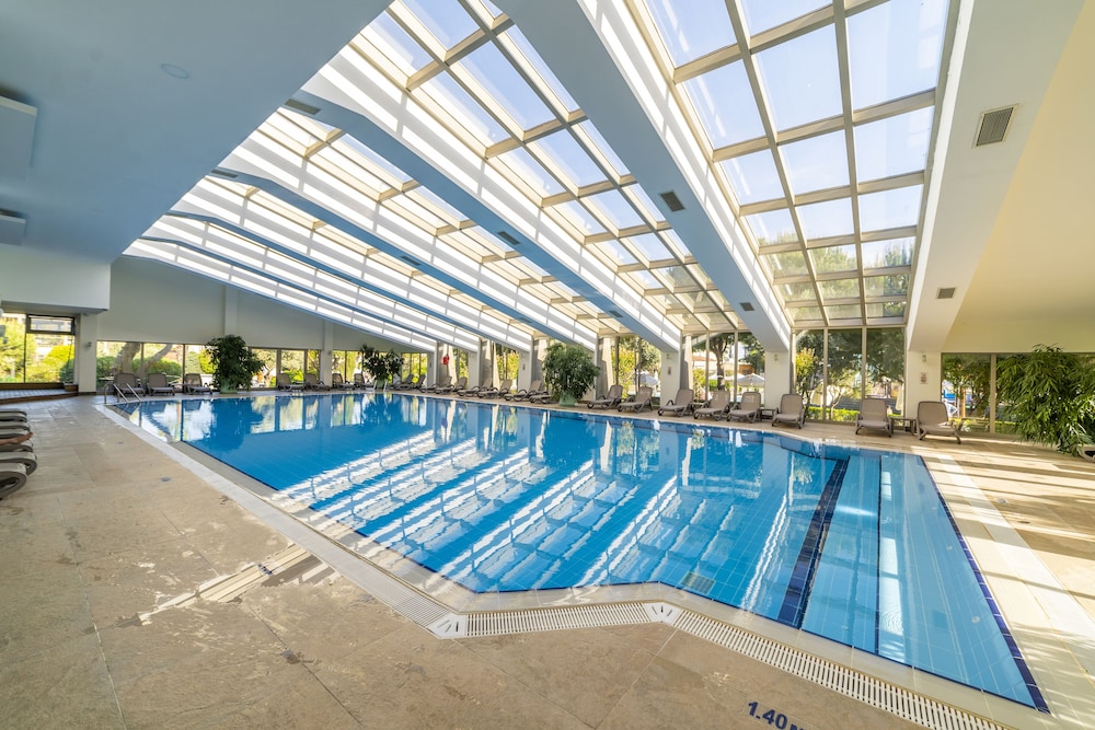 Bellis Deluxe Hotel 52/89