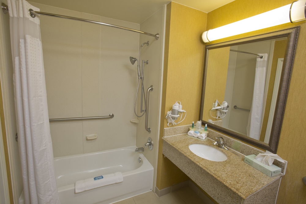 Holiday Inn Express New Albany 13/59