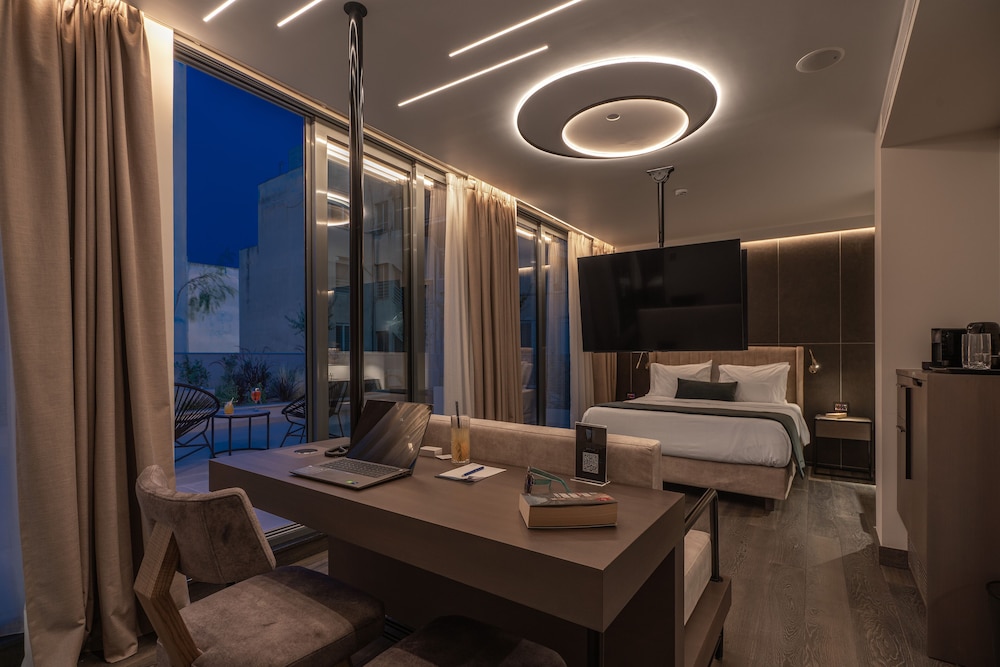 Hellenic Vibes Smart Hotel 40/50