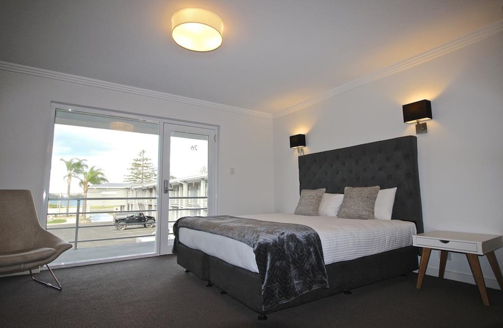 Quays Hotel 11/45