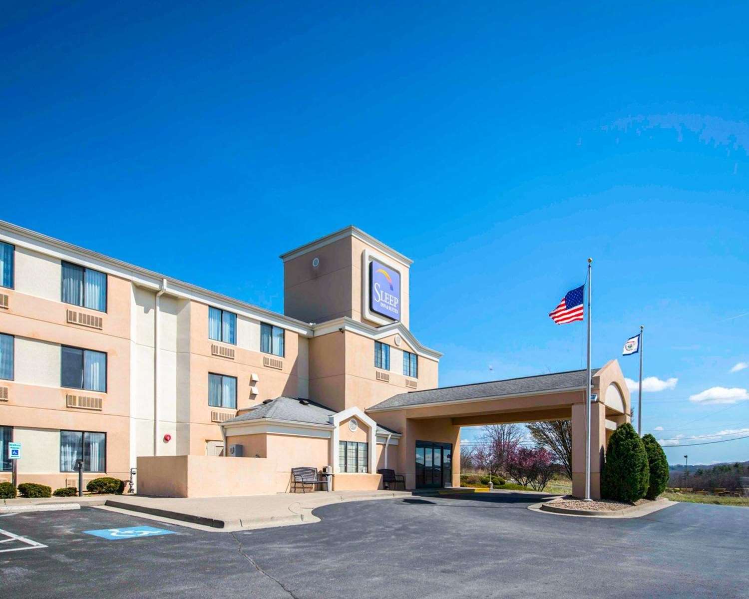 Sleep Inn & Suites Princeton I-77 19/24