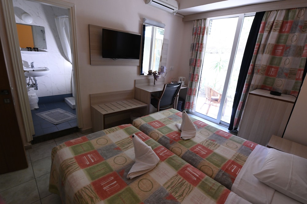 Pearl Hotel 35/55