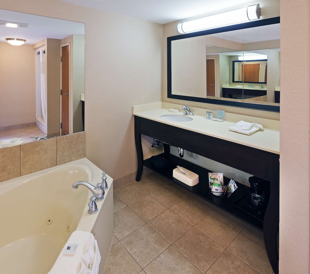 Hampton Inn Clarksville 23/77