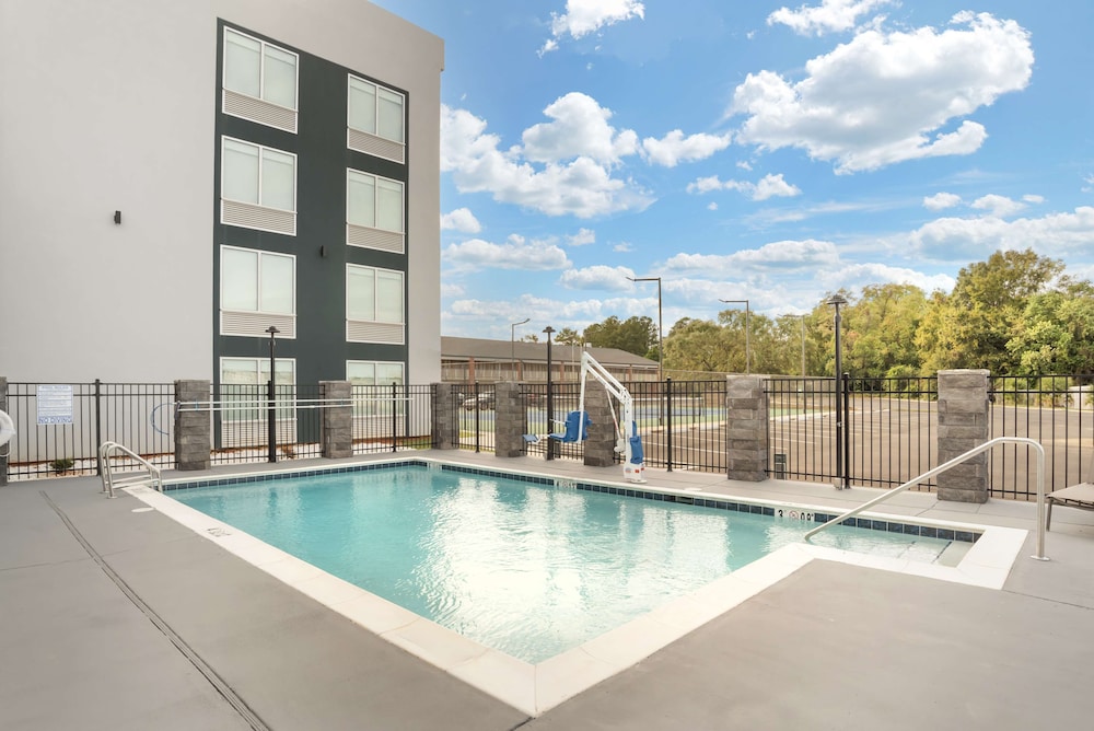 Best Western Plus Mobile Inn and Suites 9/24