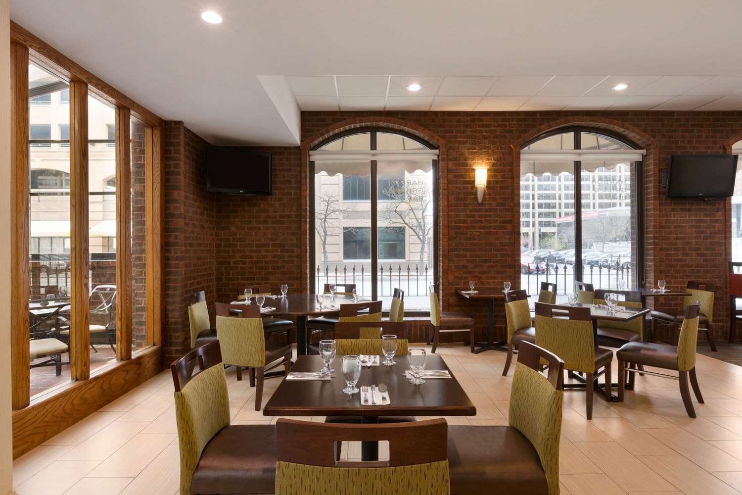 Days Inn By Wyndham Baltimore Inner Harbor 32/52