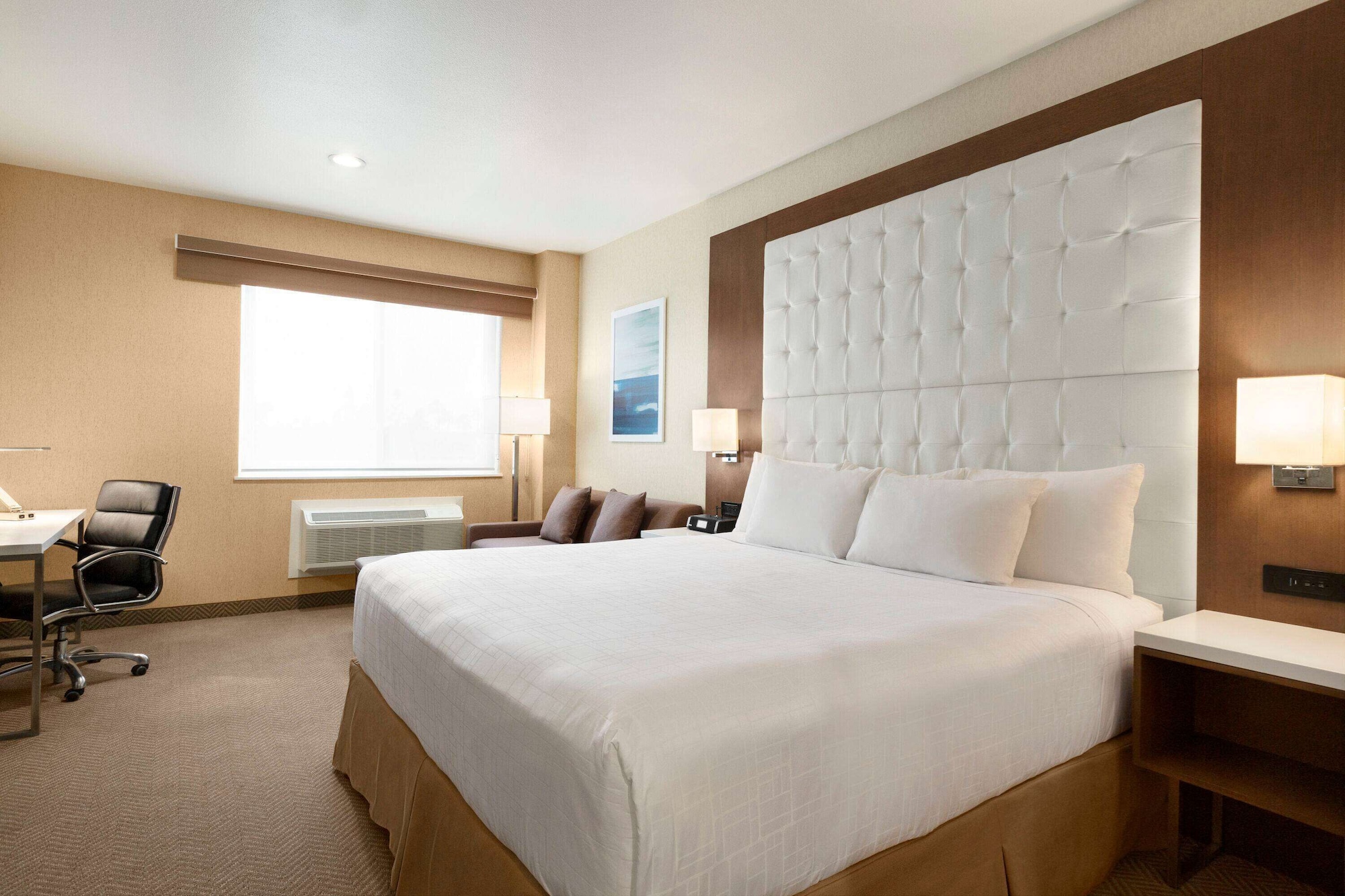 ROOM, KING BED