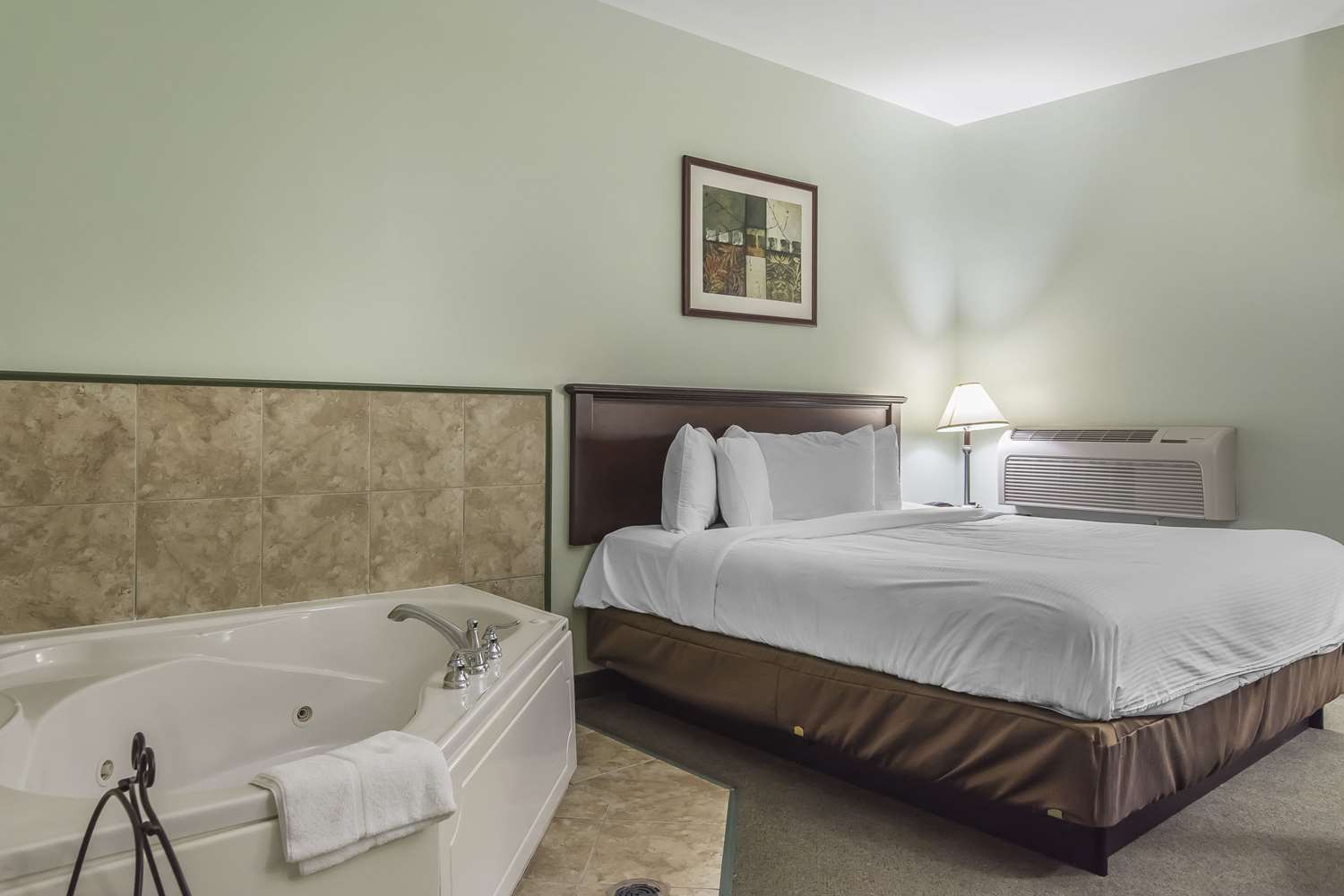 Econo Lodge Huntsville ON 9/20