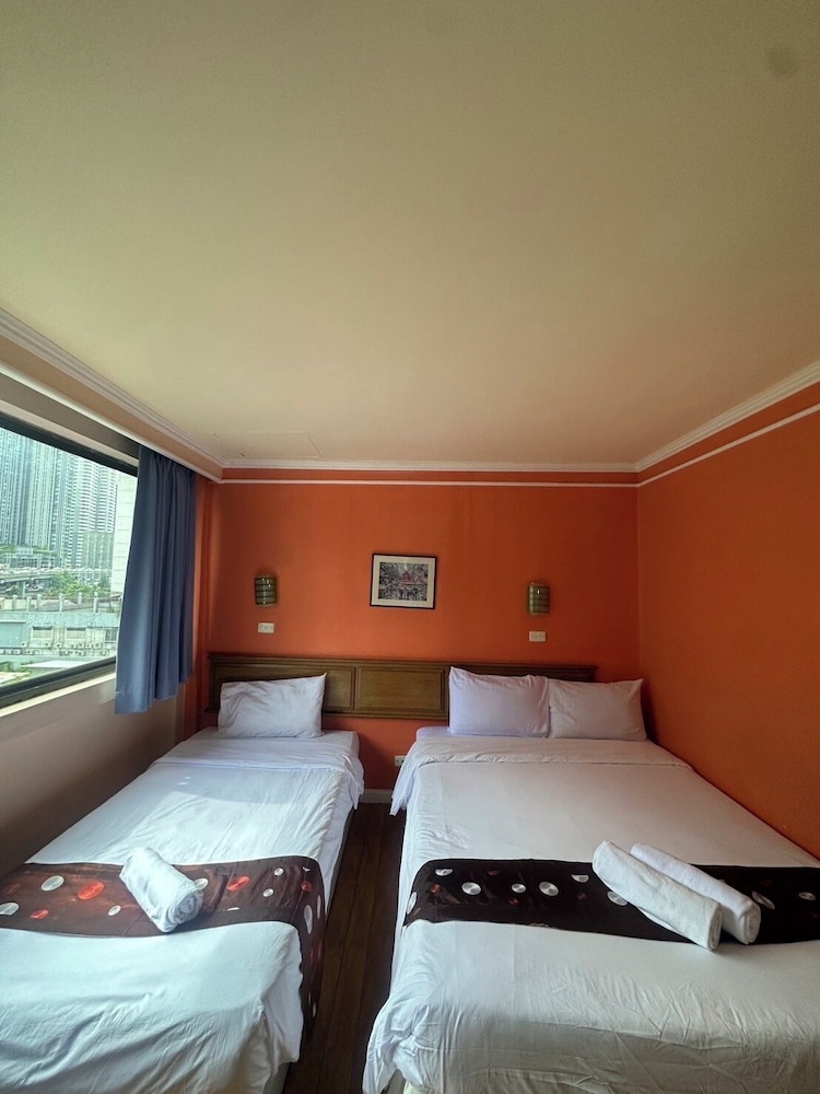 Asia Inn Bangkok 3/23