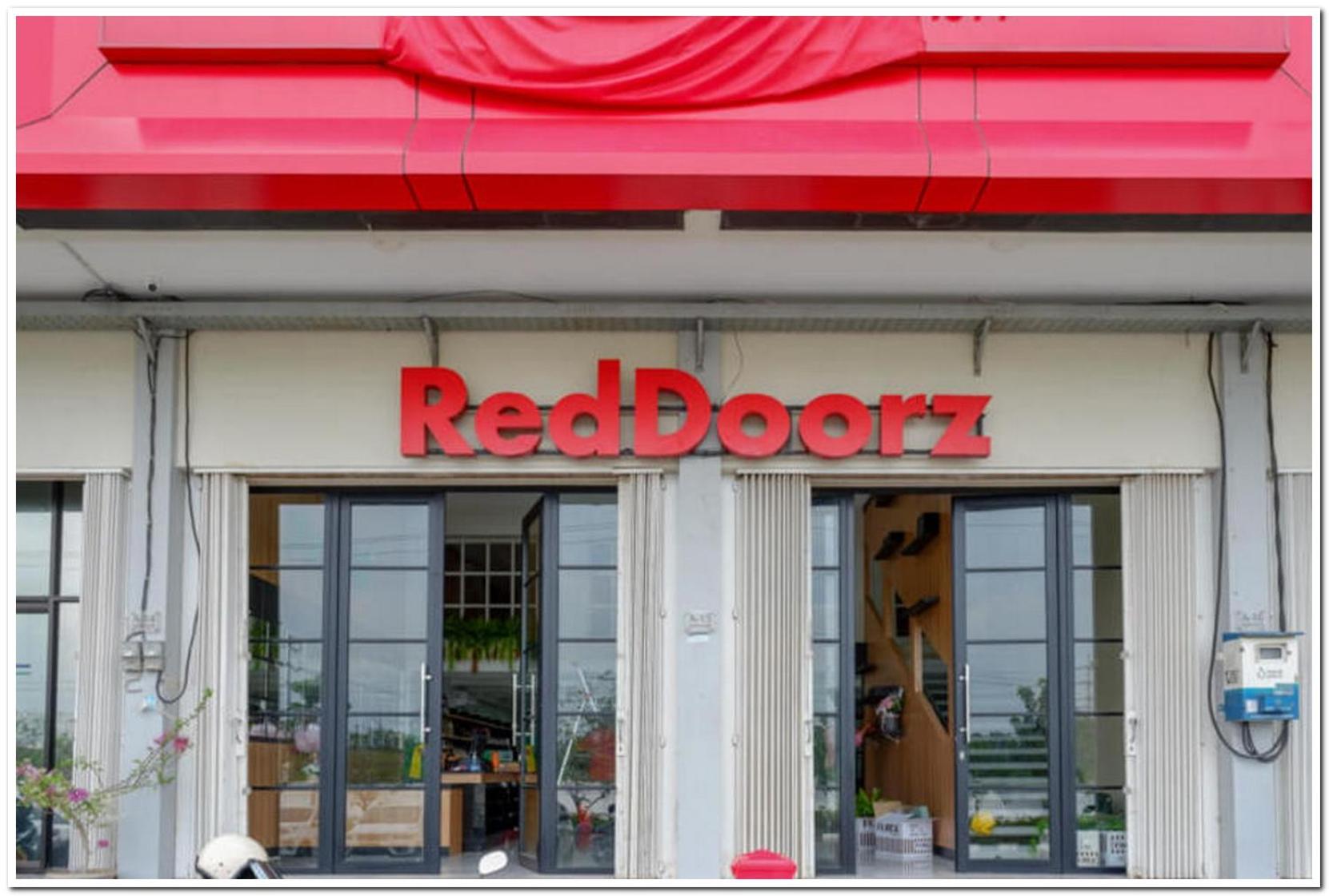RedDoorz Plus @ Madukoro Raya Semarang 2/51