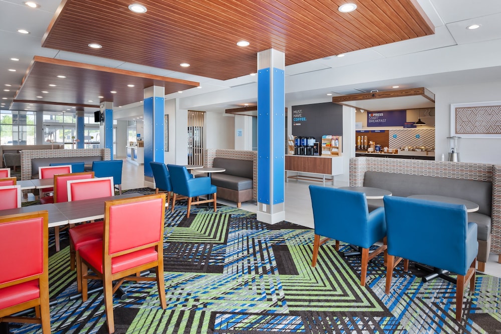 Holiday Inn Express Suites Grand Rapids Airport South 36/39