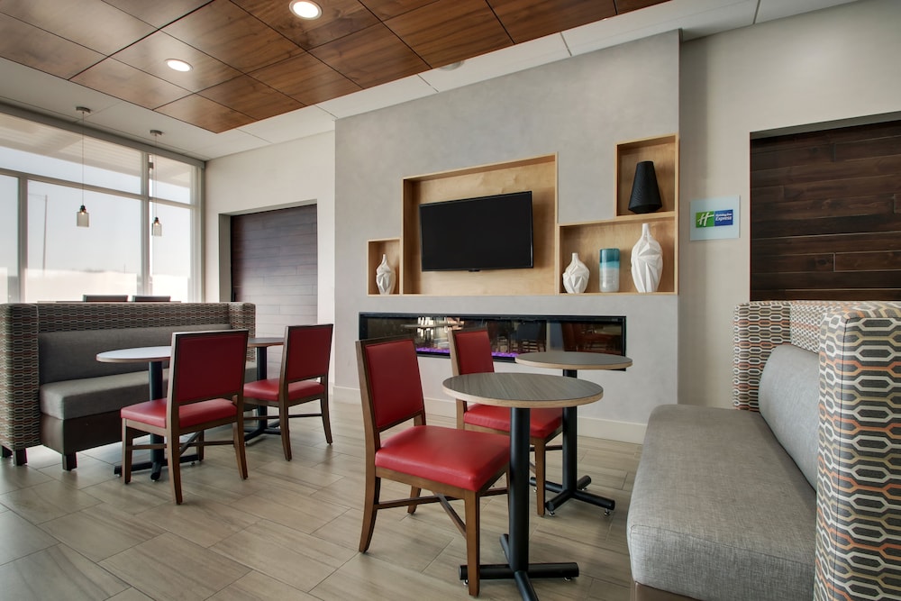 Holiday Inn Express Suites Mount Vernon 46/57