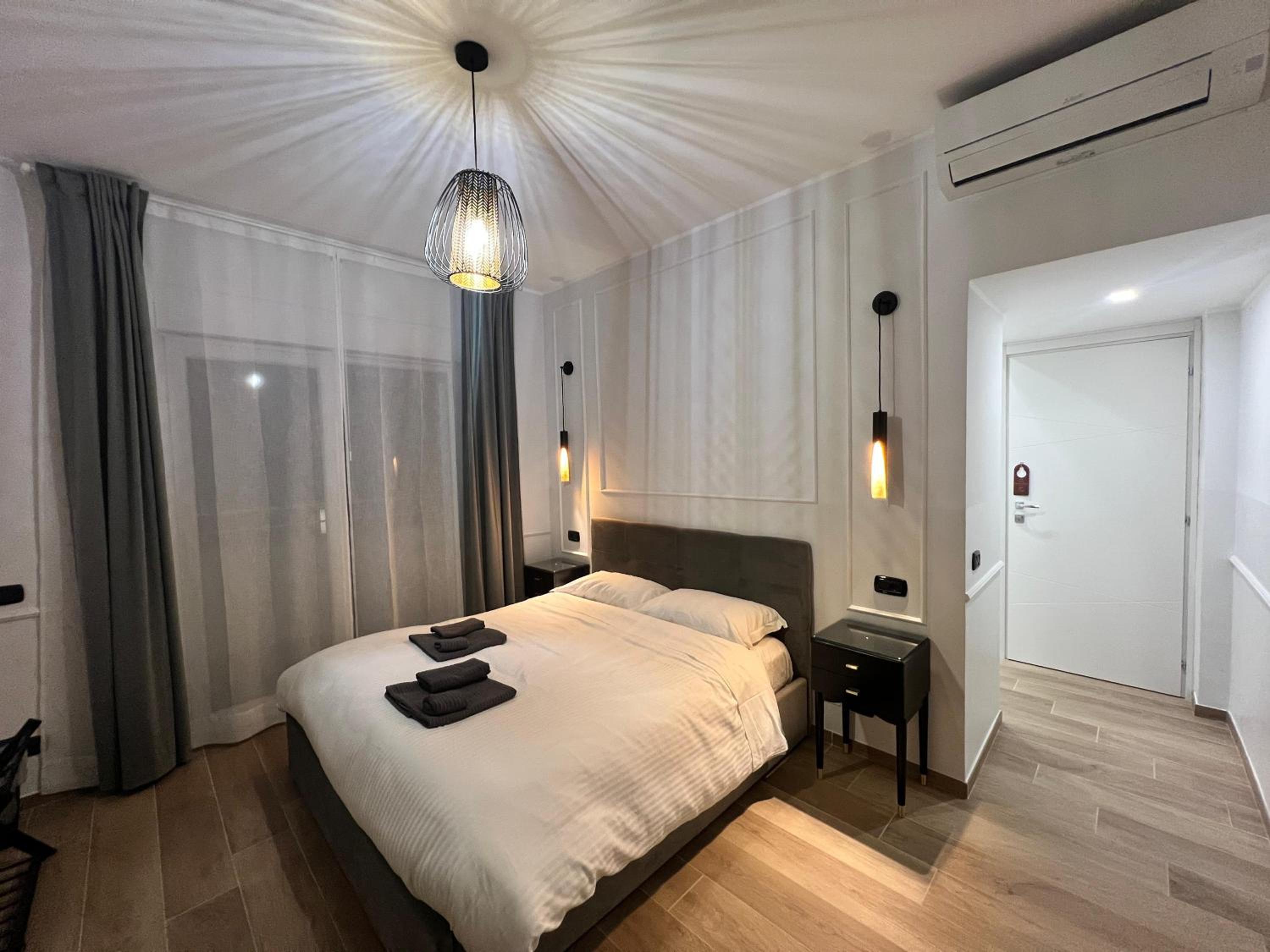 SUPERIOR, DOUBLE BED