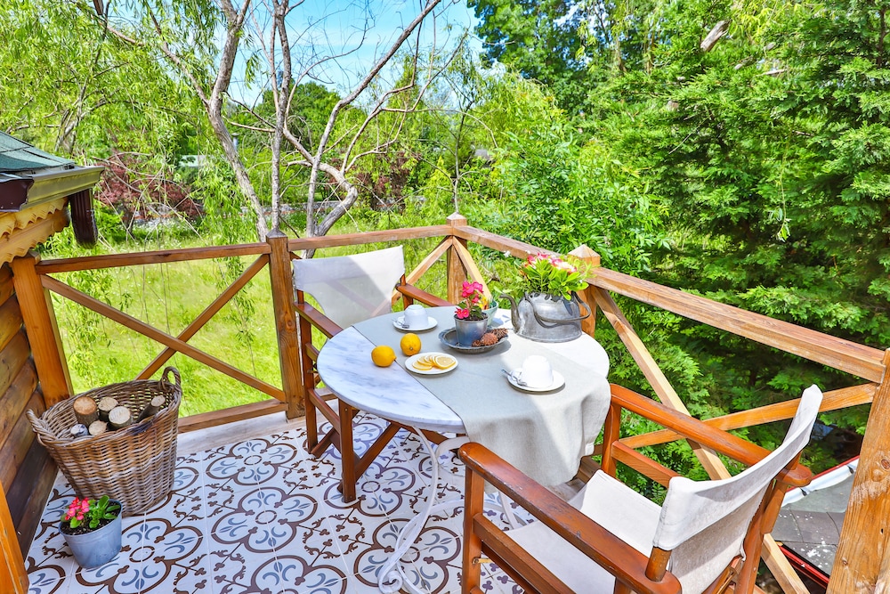 Tranquilla River Lodge - Adults Only 34/50