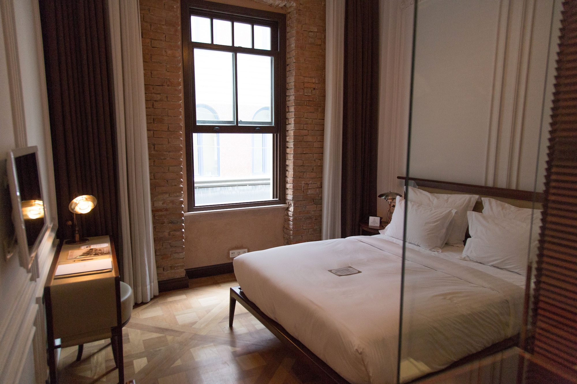 DELUXE, DOUBLE BED