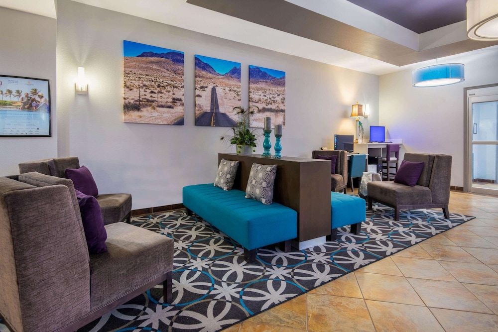 La Quinta Inn & Suites by Wyndham Dumas 17/24