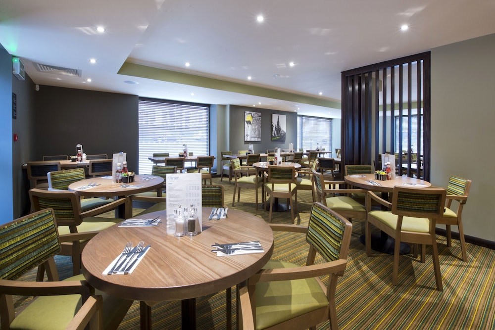 Premier Inn Edinburgh City Centre York Pl/St James 37/58