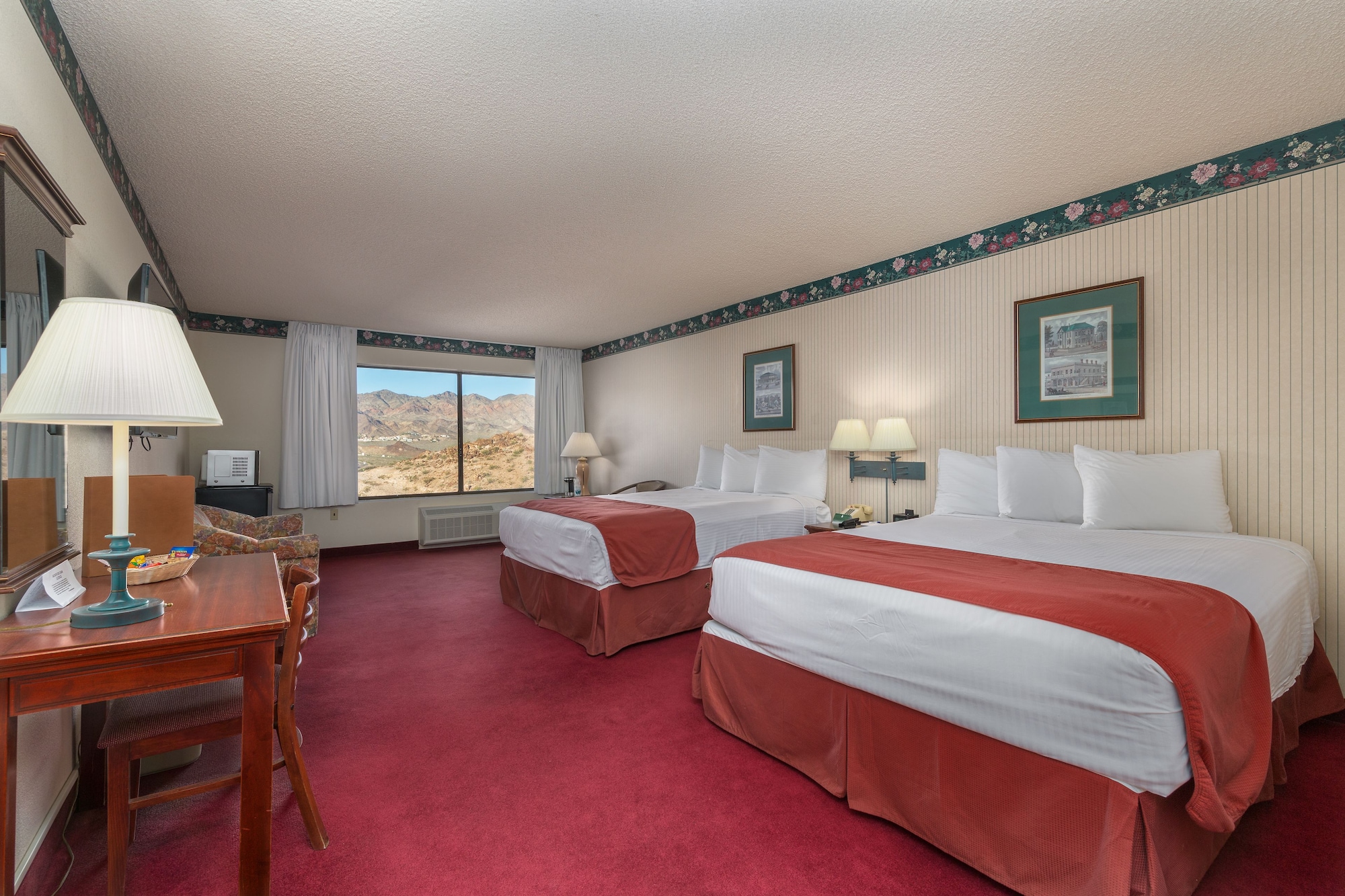 Standard, 2 Queen Beds, Lake View