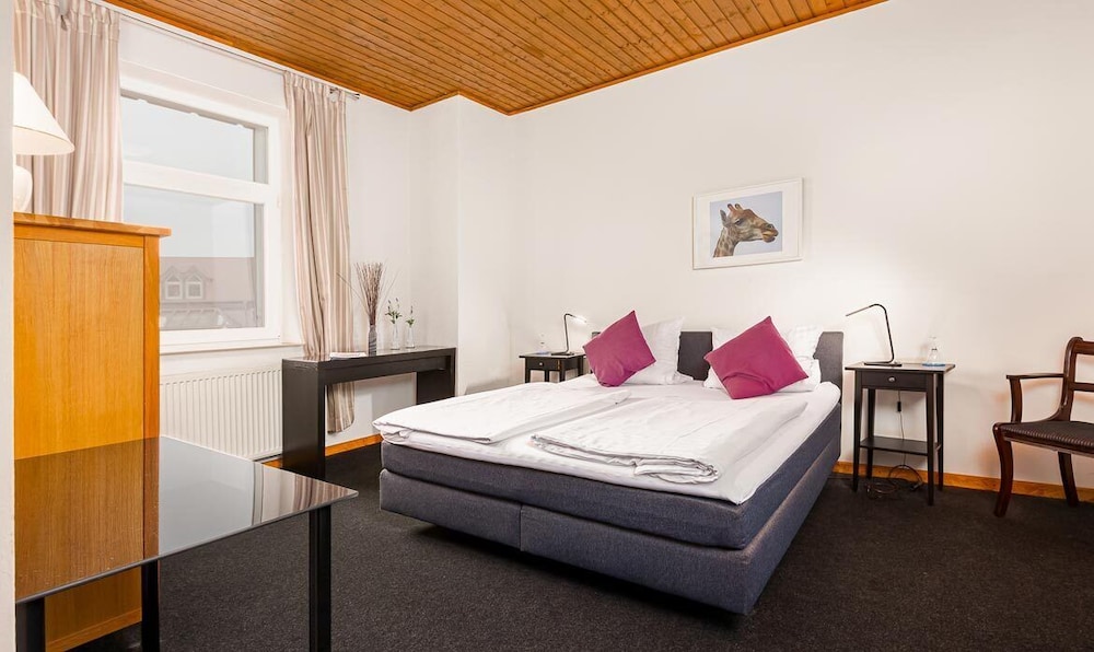 ROOM, TRIPLE