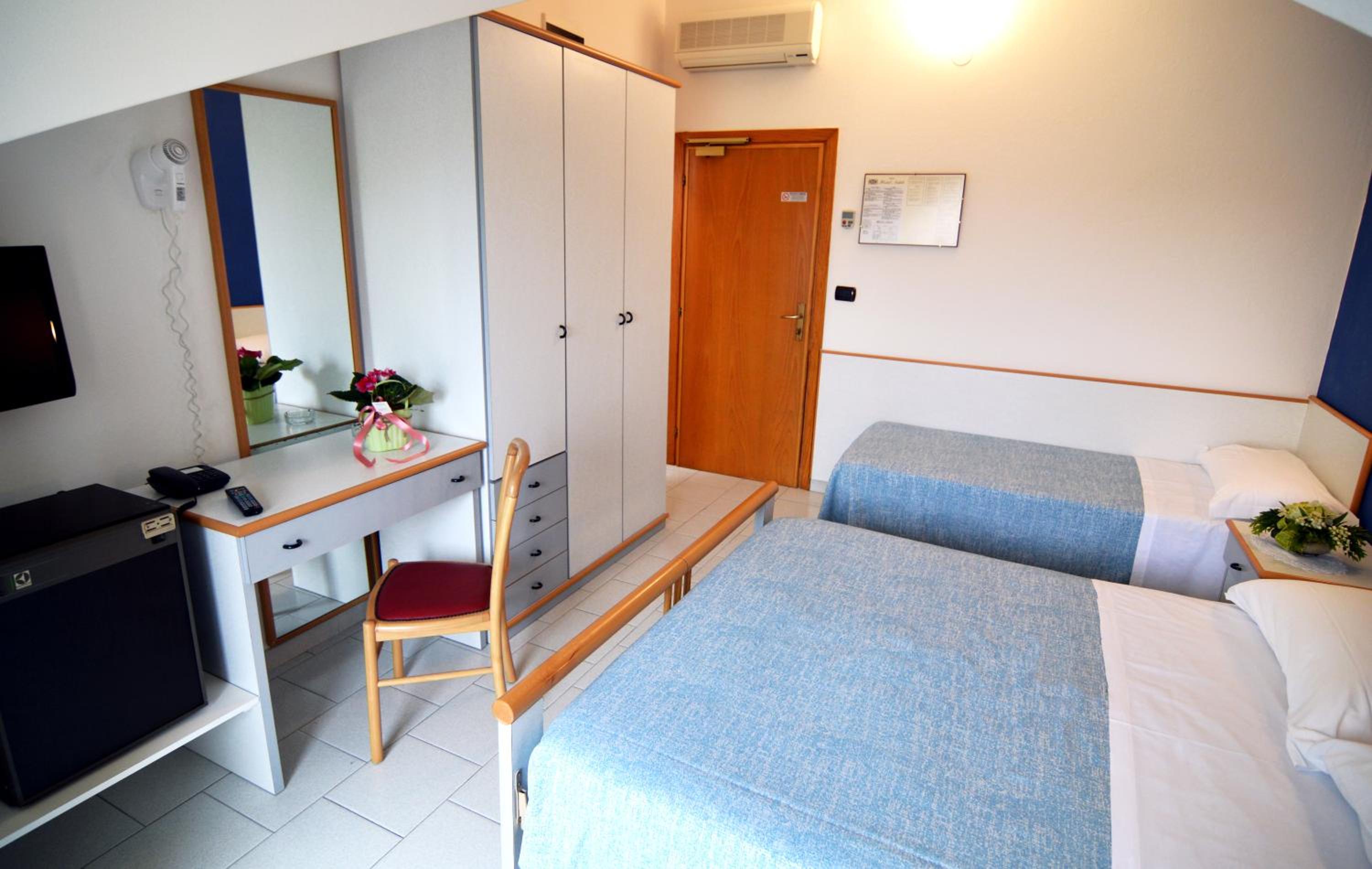 Room, Triple, Attic