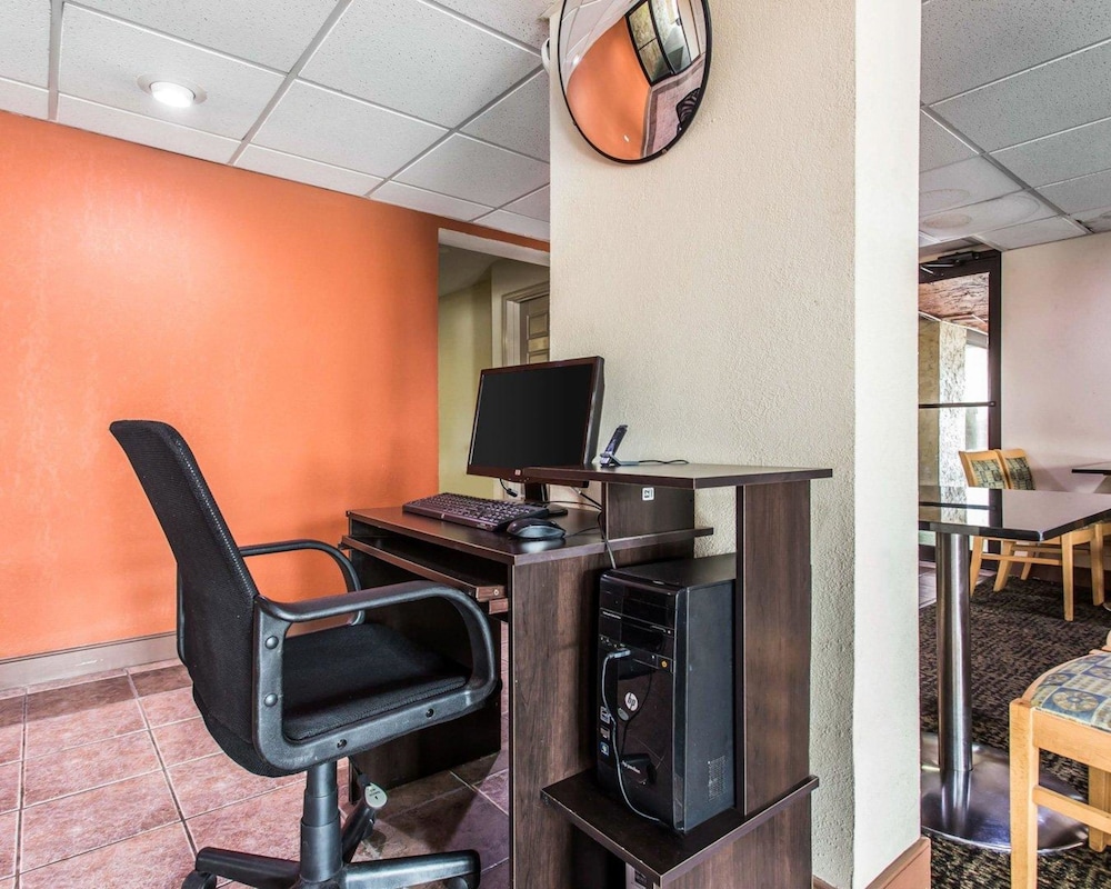 Quality Inn And Suites Southlake 43/49