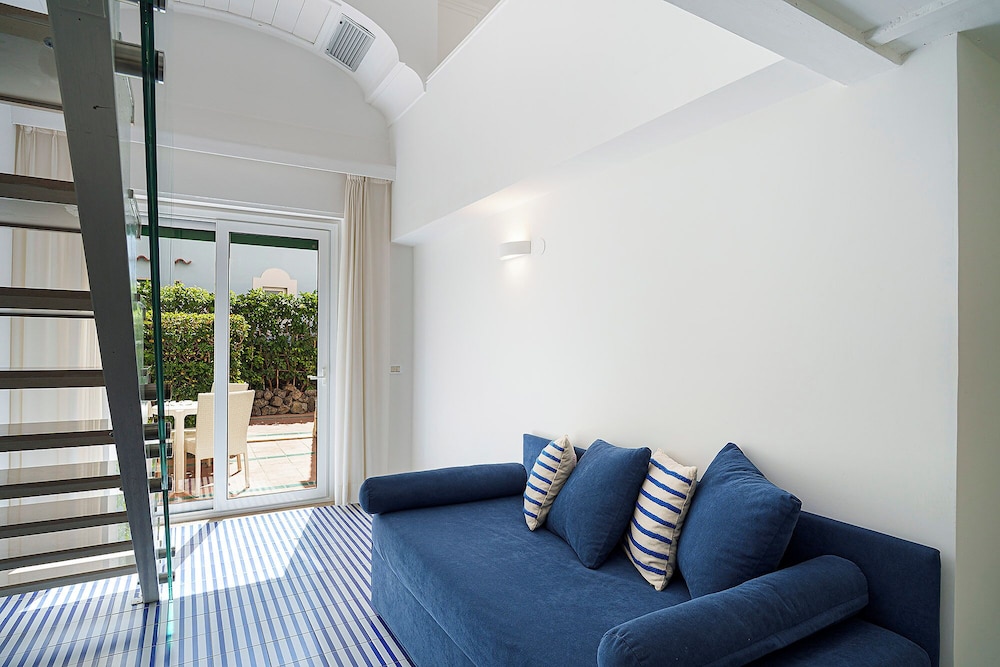 Junior Suite, Double Bed, Garden View, Continental Mare 6/10