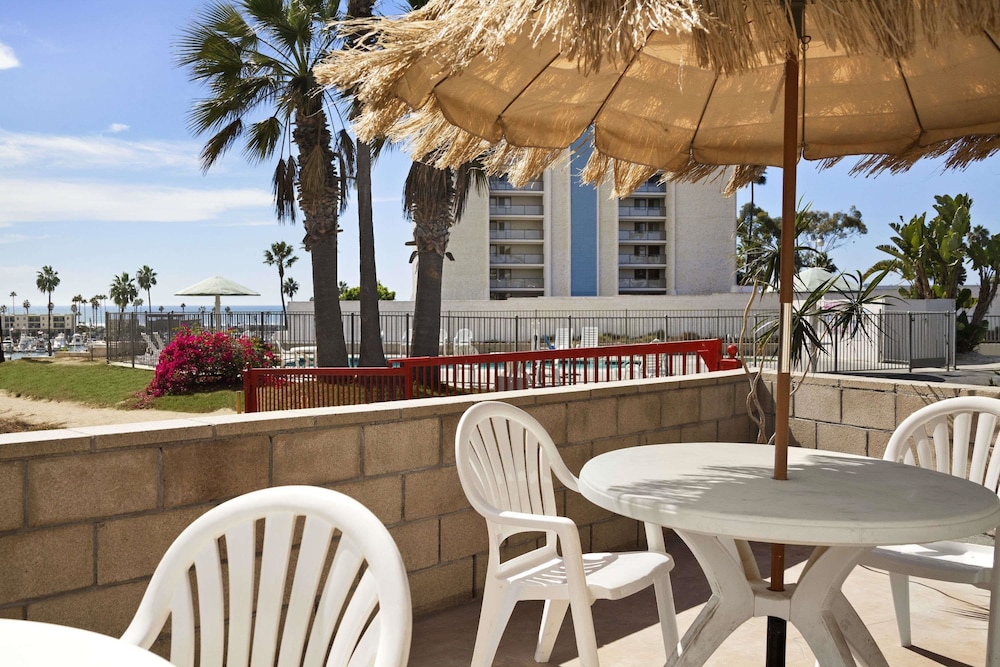 Days Inn by Wyndham Oceanside 16/40
