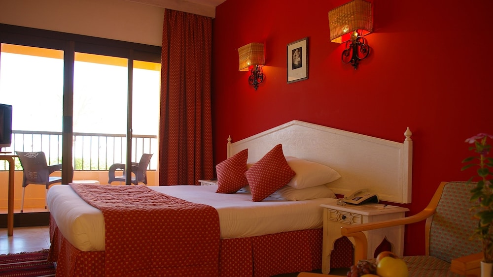 TOP Flamenco Beach & Resort 10/50