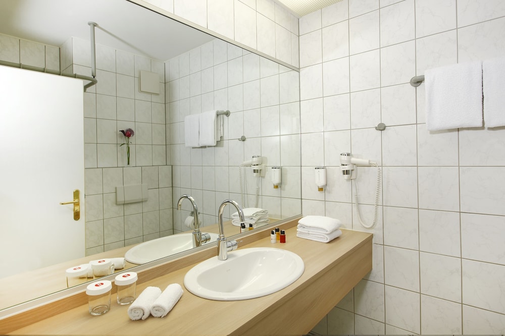 H+ HOTEL WIESBADEN NIEDERNHAUSEN 10/66