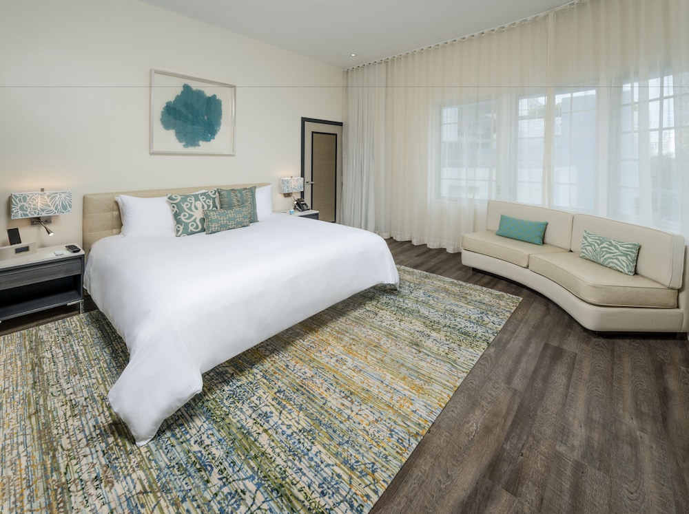 PREMIER, SUITE, CORNER